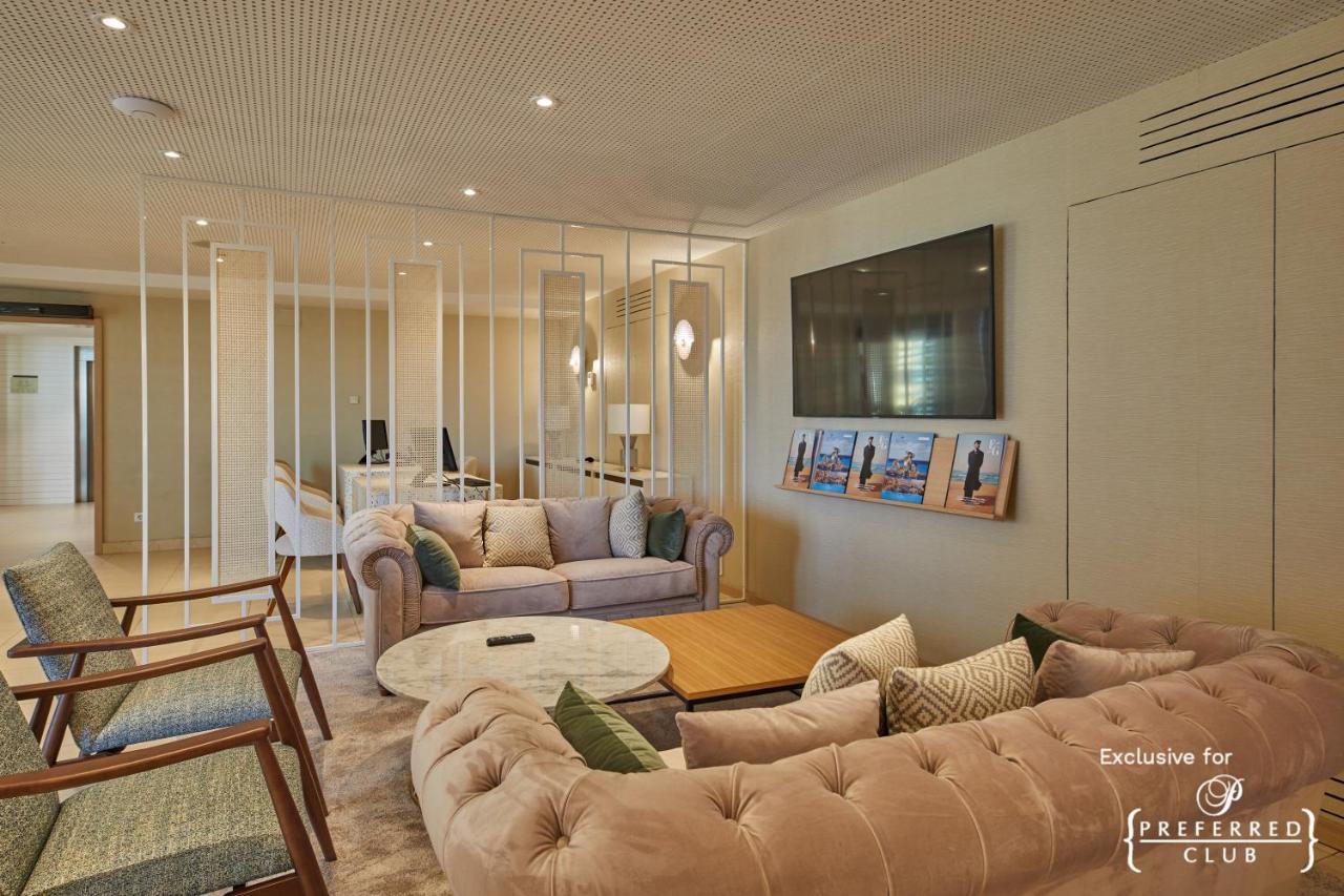 시크릿 란사로테 푸에르토카레로 외부 사진 Club lounge at Faro Airport