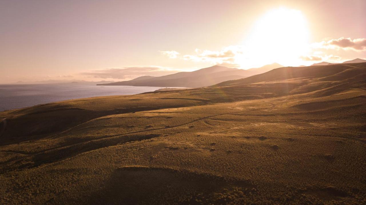 시크릿 란사로테 푸에르토카레로 외부 사진 View of the Scottish Highlands